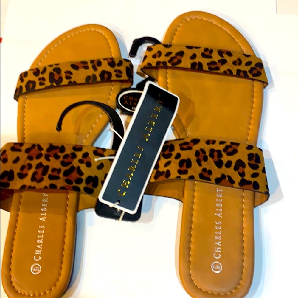 Gorgeous Charles Albert Flat Detailed Sandal🎁. - Picture 3 of 10